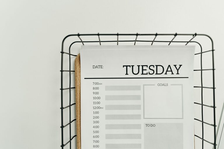Easy Weekly Cleaning Schedule for a Tidy Home